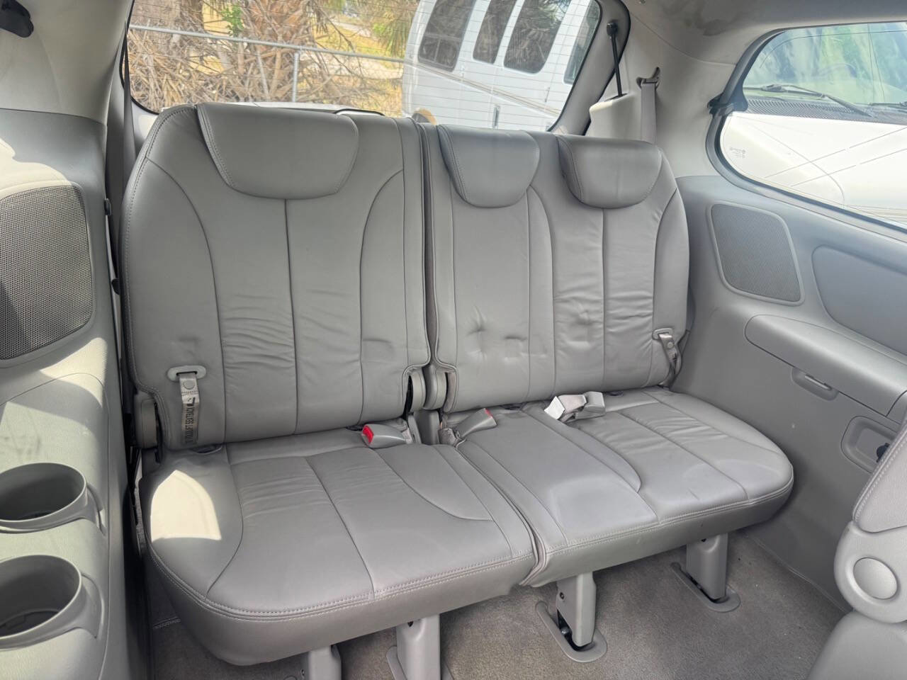 Used 2007 Hyundai Entourage GLS FWD image 19