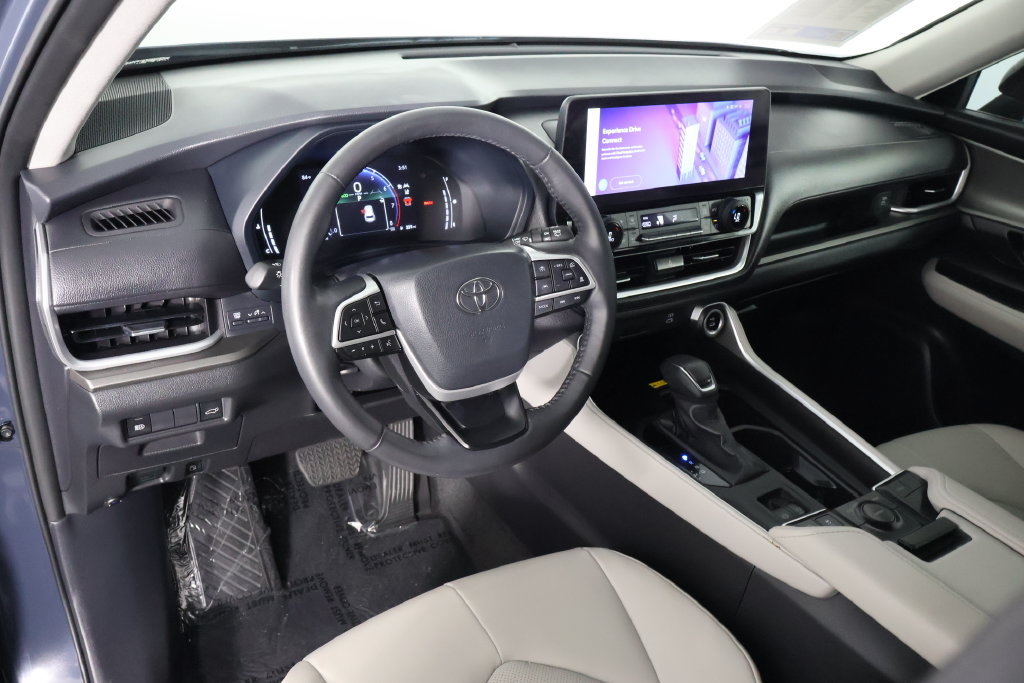 Used 2024 Toyota Grand Highlander FWD image 16