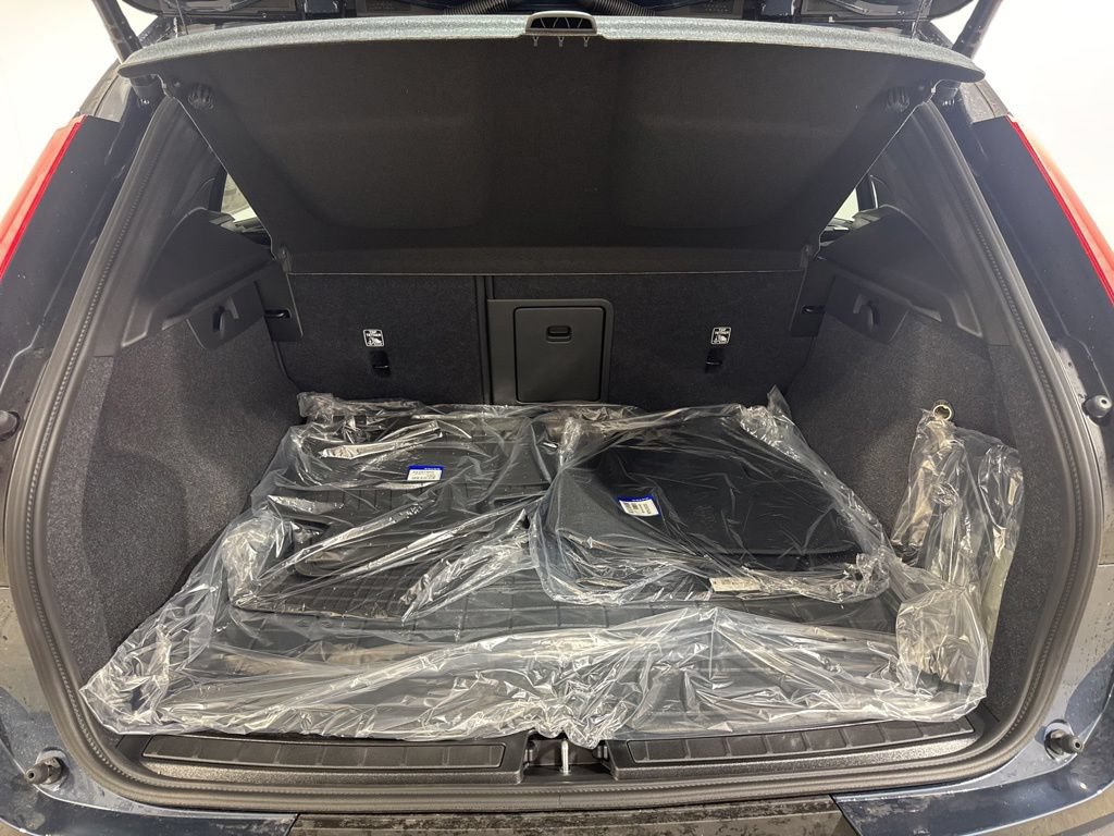 New 2026 Volvo XC40 B5 Ultra w/ Climate Package AWD/4WD image 28
