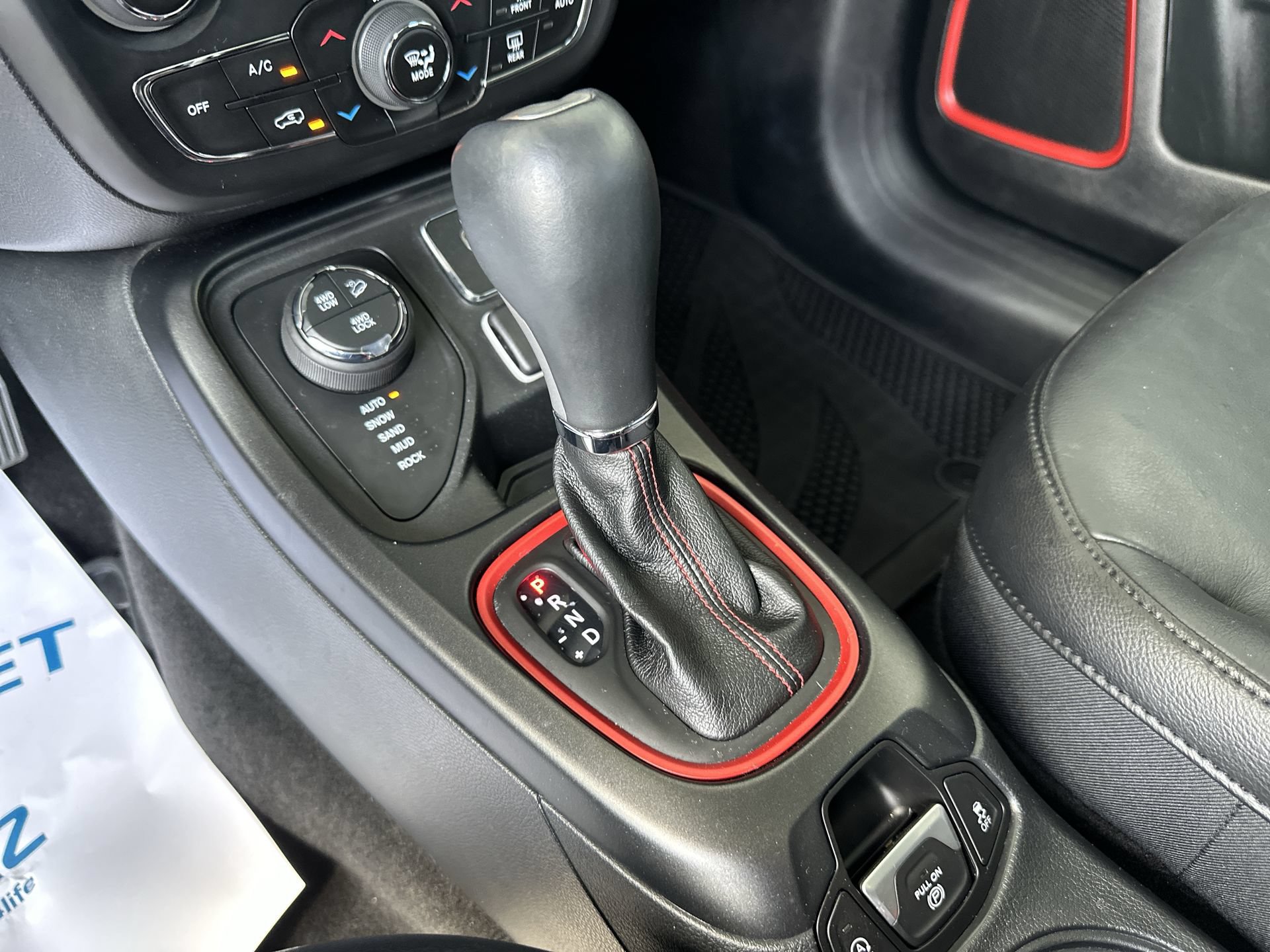 Used 2017 Jeep Compass Trailhawk w/ Leather Interior Group AWD/4WD image 15