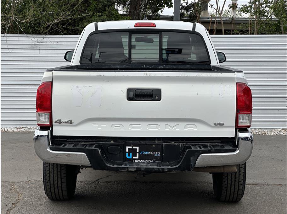 Used 2016 Toyota Tacoma SR5 AWD/4WD image 11