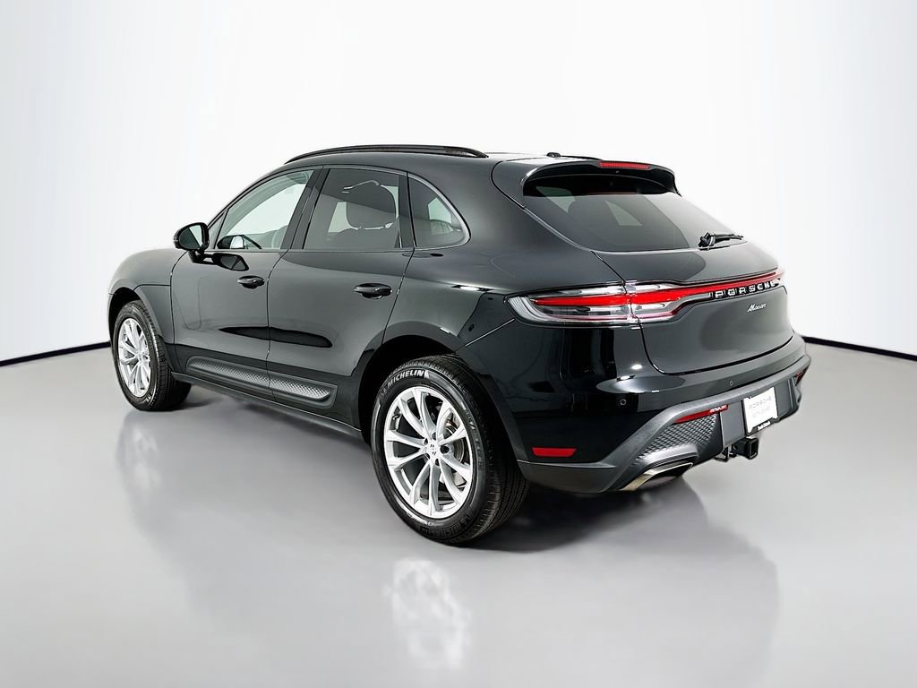 Used 2025 Porsche Macan image 3