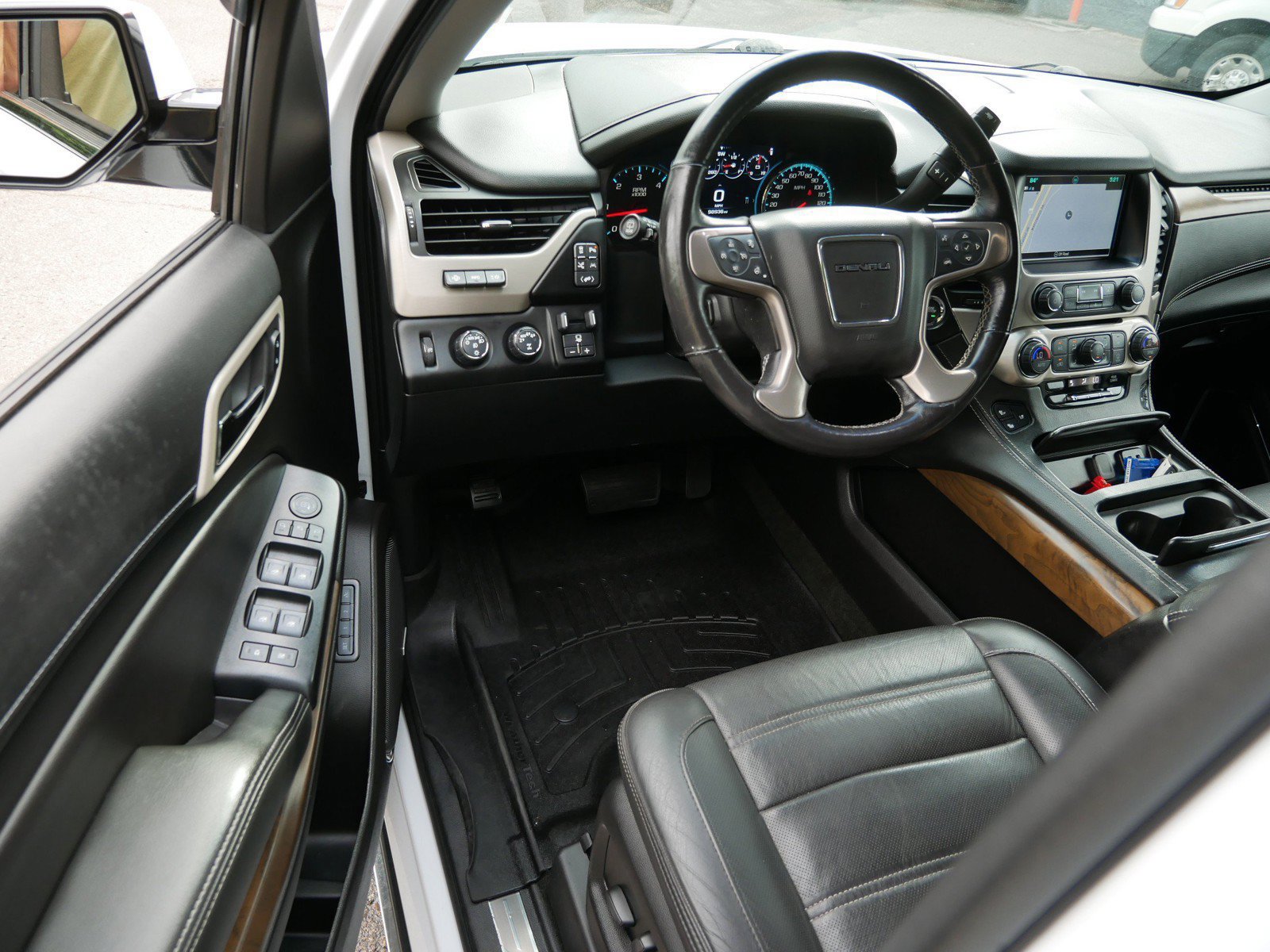Used 2018 GMC Yukon Denali w/ Denali Ultimate Package AWD/4WD image 10
