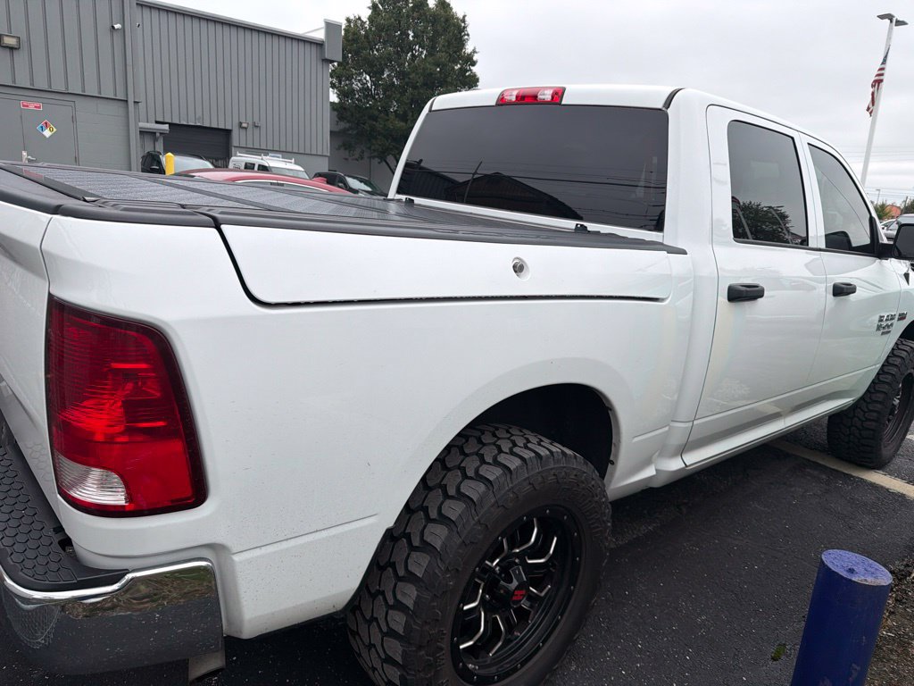 Used 2020 RAM 1500 4x4 Crew Cab Classic w/ Chrome Appearance Group image 5