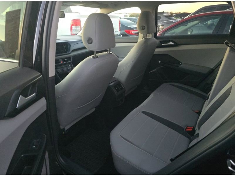 Used 2022 Volkswagen Taos SE w/ Panoramic Sunroof Package FWD image 25
