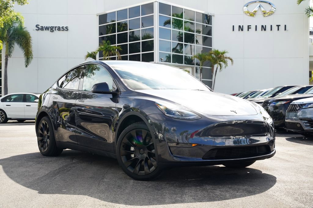 Used 2024 Tesla Model Y Long Range AWD/4WD image 1