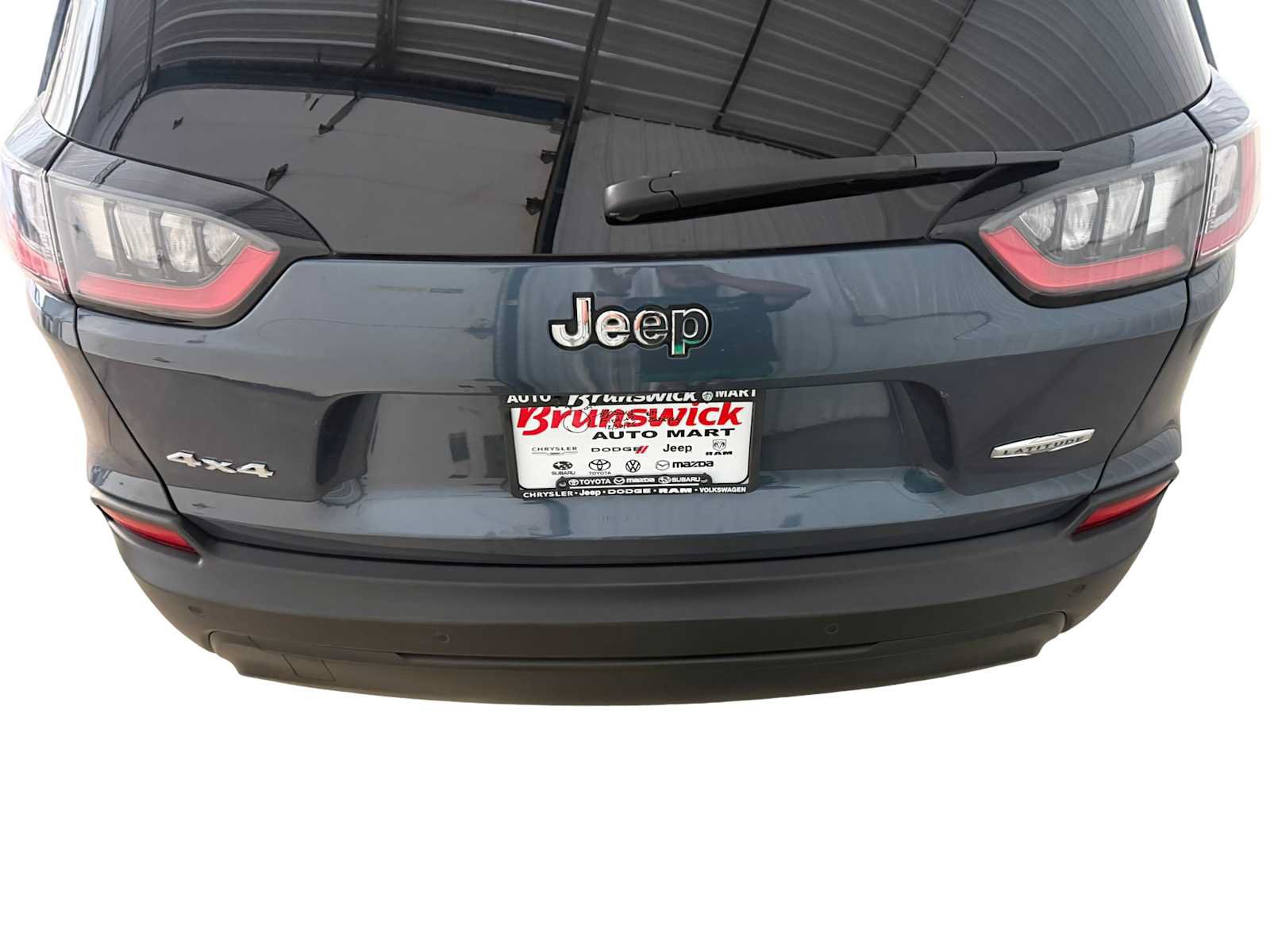 Used 2019 Jeep Cherokee Latitude Plus w/ Cold Weather Group AWD/4WD image 16