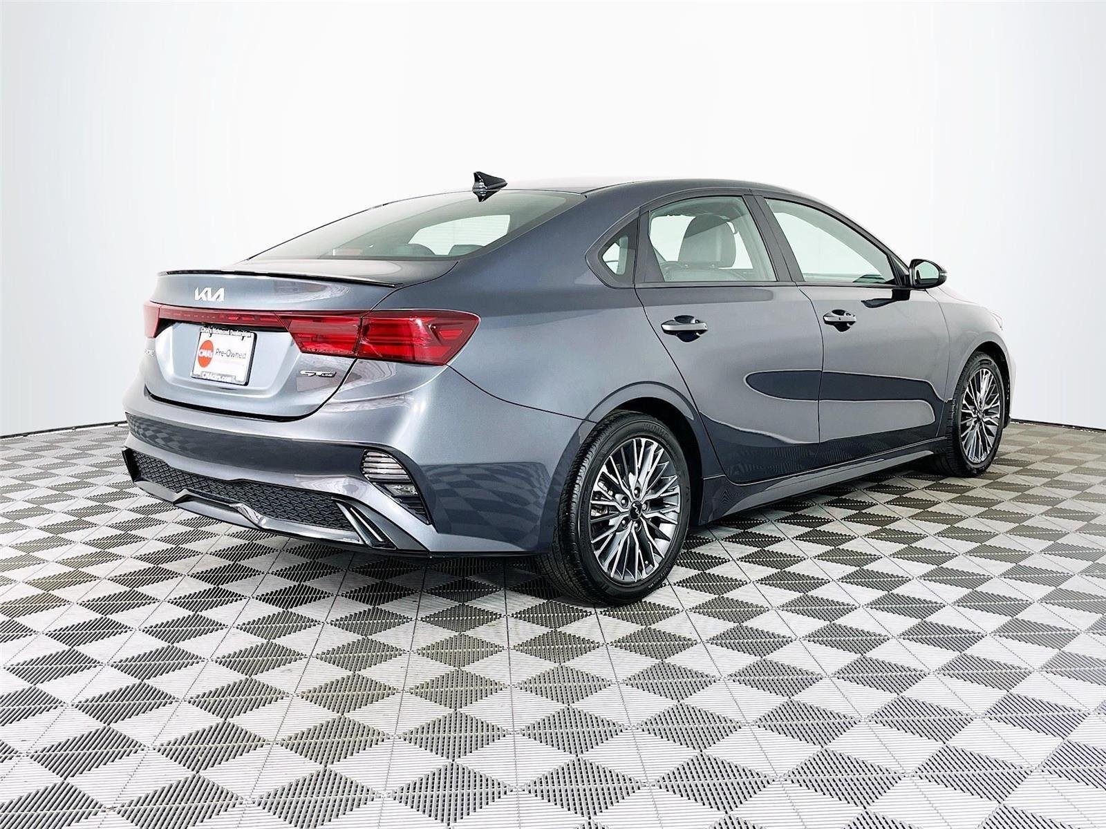 Used 2023 Kia Forte GT-Line w/ GT-Line Premium Package FWD image 9