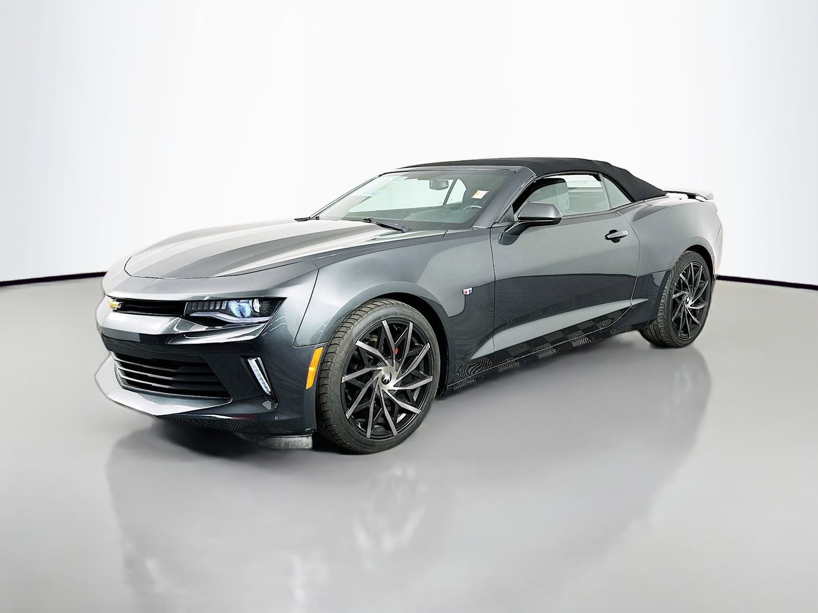 Used 2016 Chevrolet Camaro LT RWD image 4