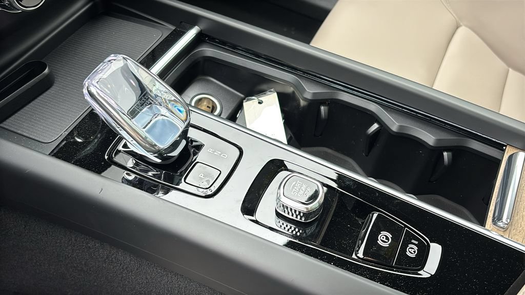 New 2026 Volvo XC60 B5 Plus AWD/4WD image 21