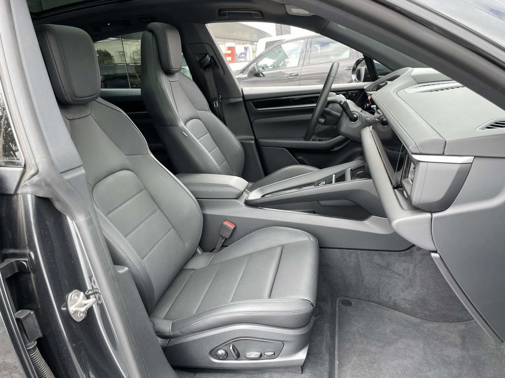Used 2024 Porsche Macan 4 Electric image 24