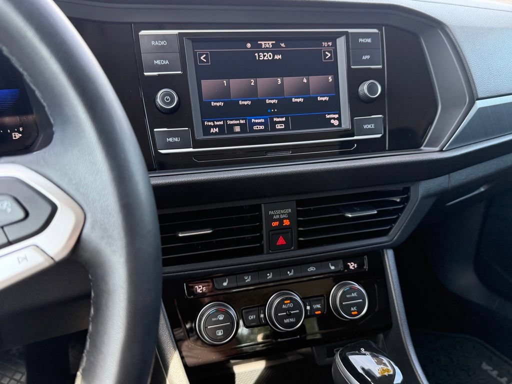 Used 2022 Volkswagen Jetta SE FWD image 29