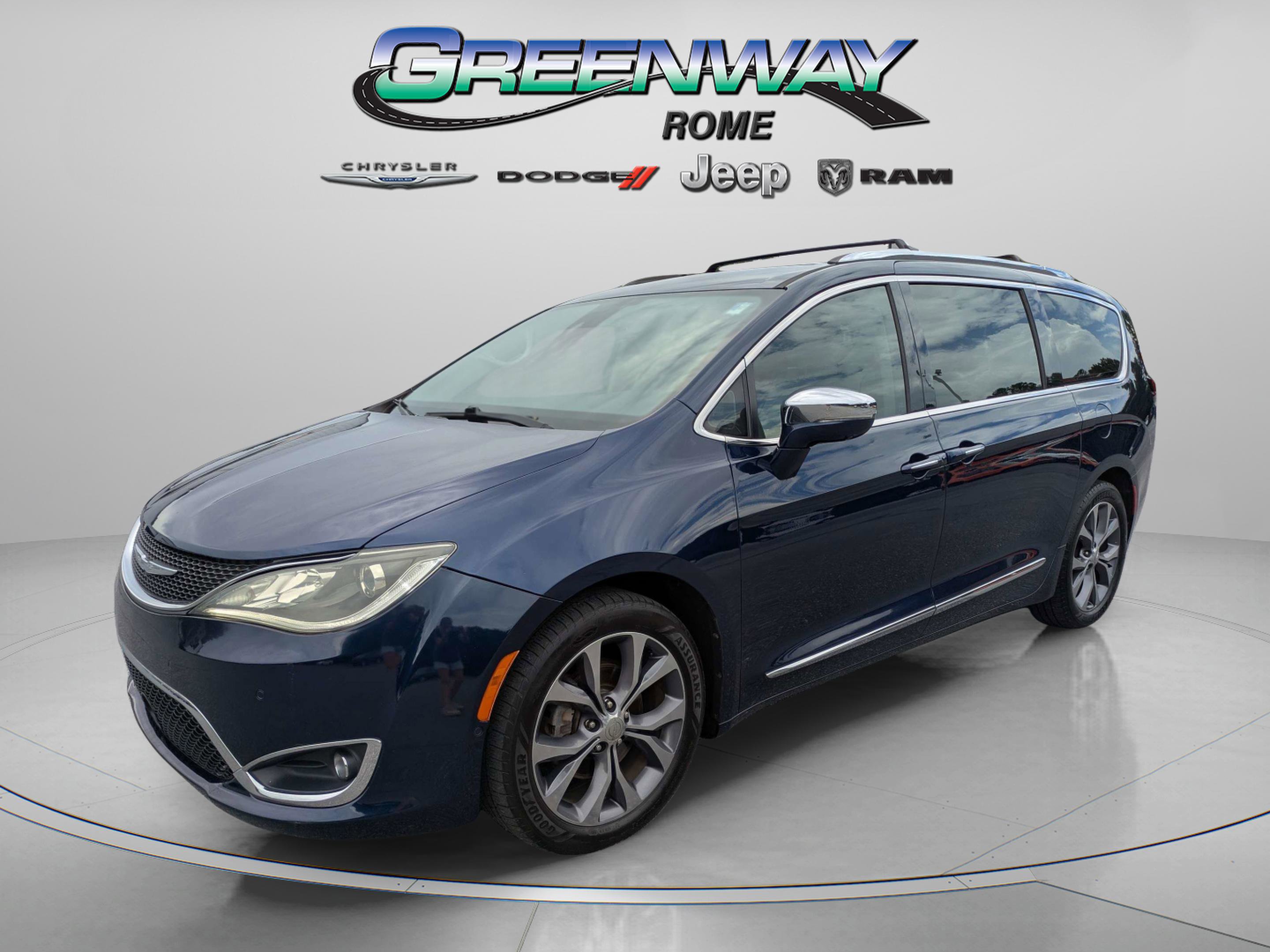Used 2017 Chrysler Pacifica Limited w/ UConnect Theater Package FWD image 4
