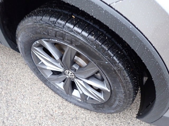 Used 2022 Volkswagen Tiguan SE image 11