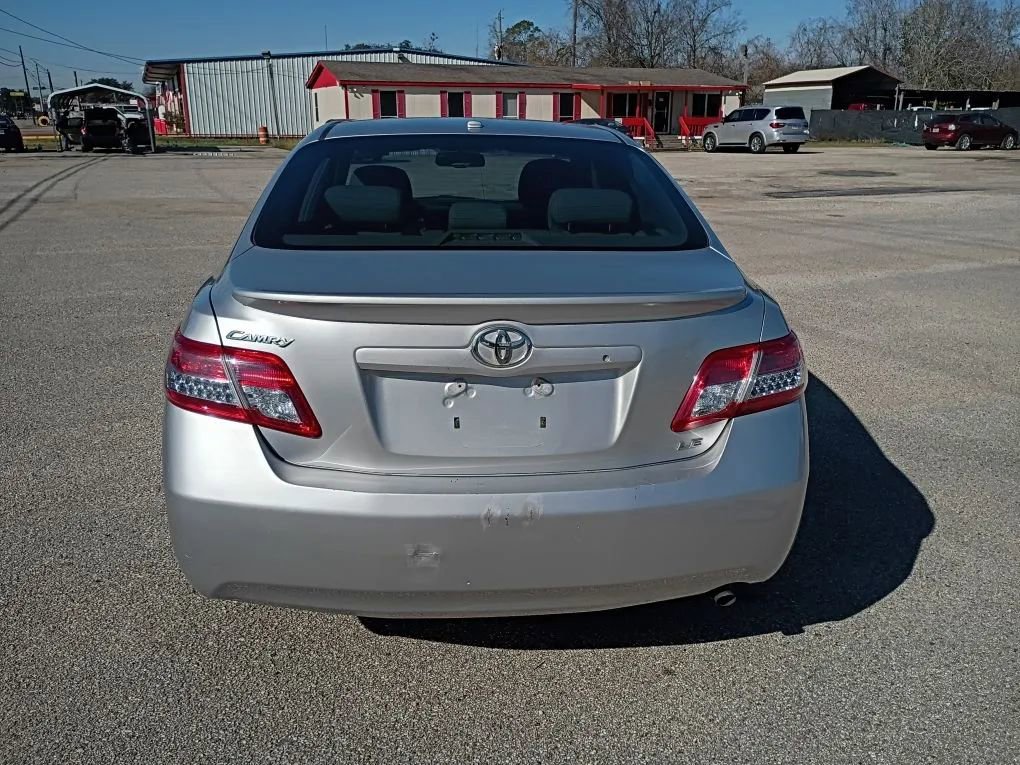 Used 2011 Toyota Camry XLE image 4