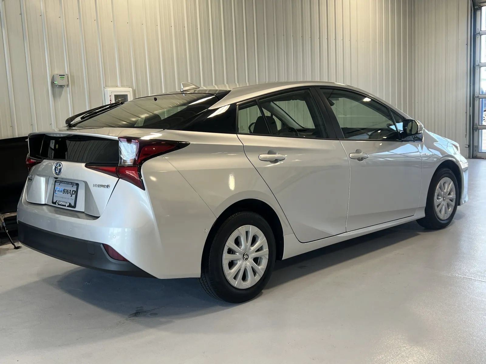 Used 2019 Toyota Prius LE FWD image 3