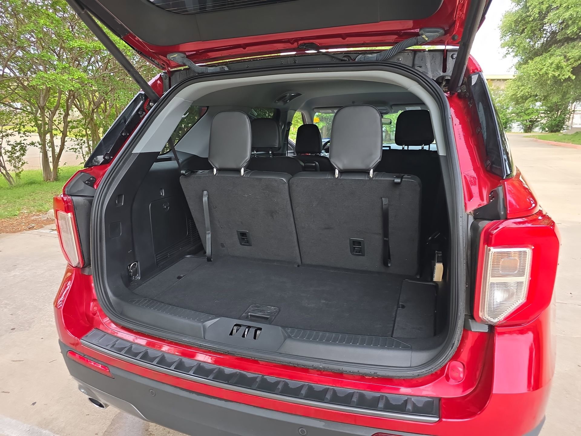 Certified 2022 Ford Explorer XLT w/ Equipment Group 202A image 23