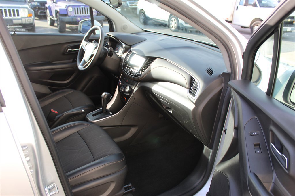 Used 2021 Chevrolet Trax LT w/ Sport Edition image 13