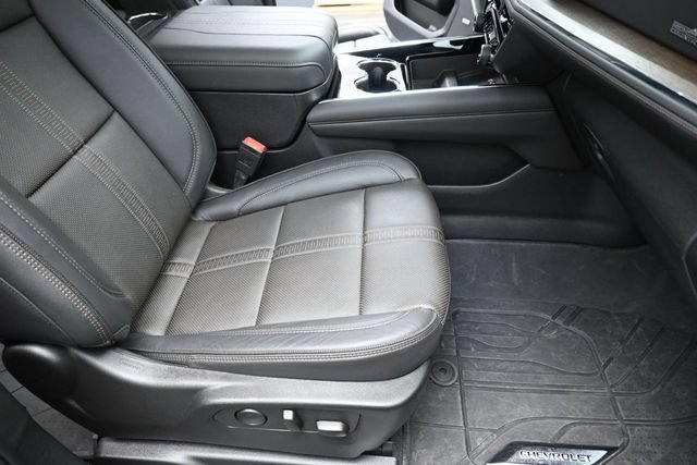 Used 2025 Chevrolet Tahoe High Country AWD/4WD image 30