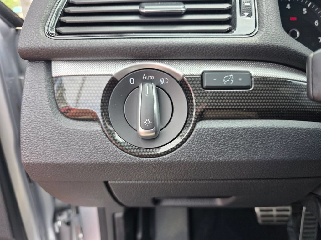 Used 2018 Volkswagen Passat 3.6 FWD image 23