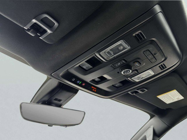 Used 2021 Chevrolet Suburban Premier w/ Premium Package image 32