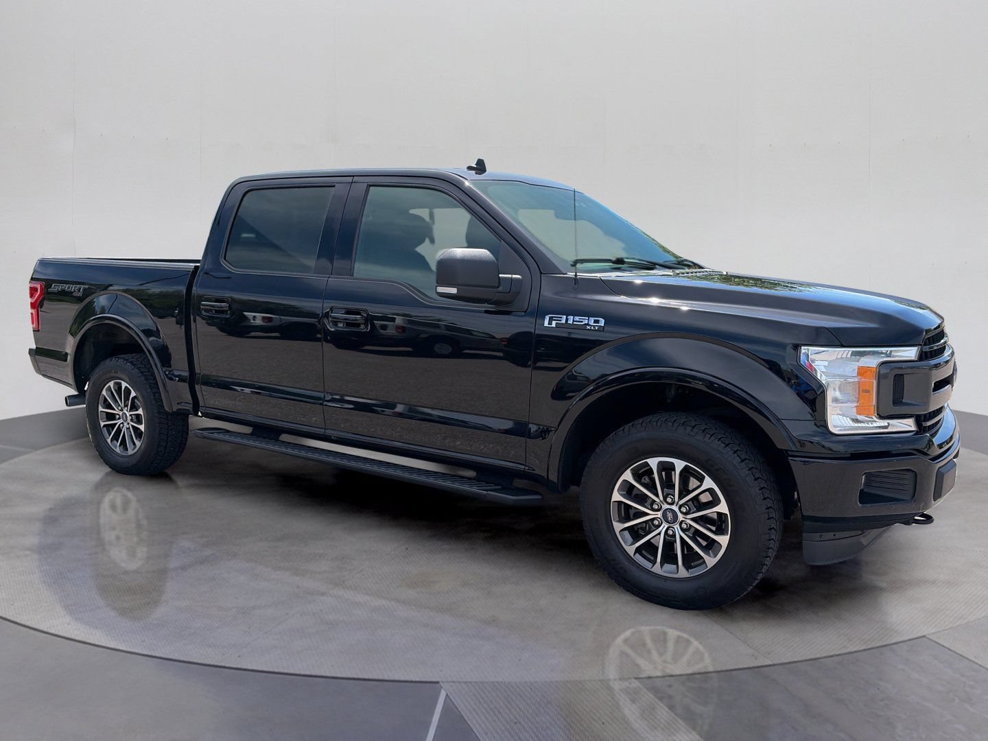 Used 2019 Ford F150 XLT w/ Equipment Group 302A Luxury AWD/4WD image 9