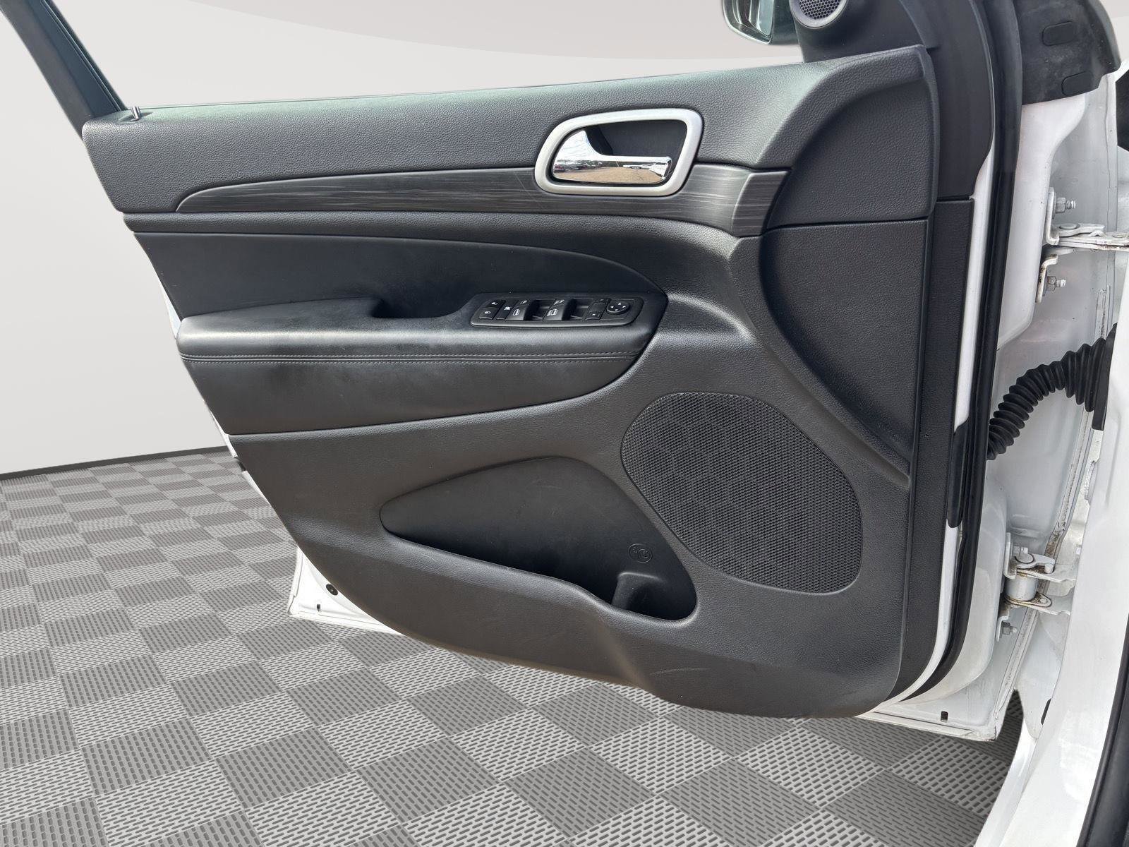 Used 2022 Jeep Grand Cherokee Laredo X image 7