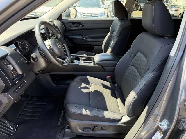 Used 2025 Nissan Pathfinder SV FWD image 16
