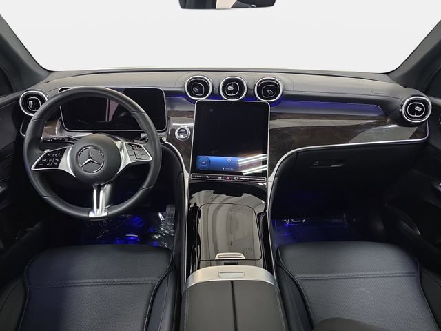 Used 2025 Mercedes-Benz GLC 300 4MATIC image 10