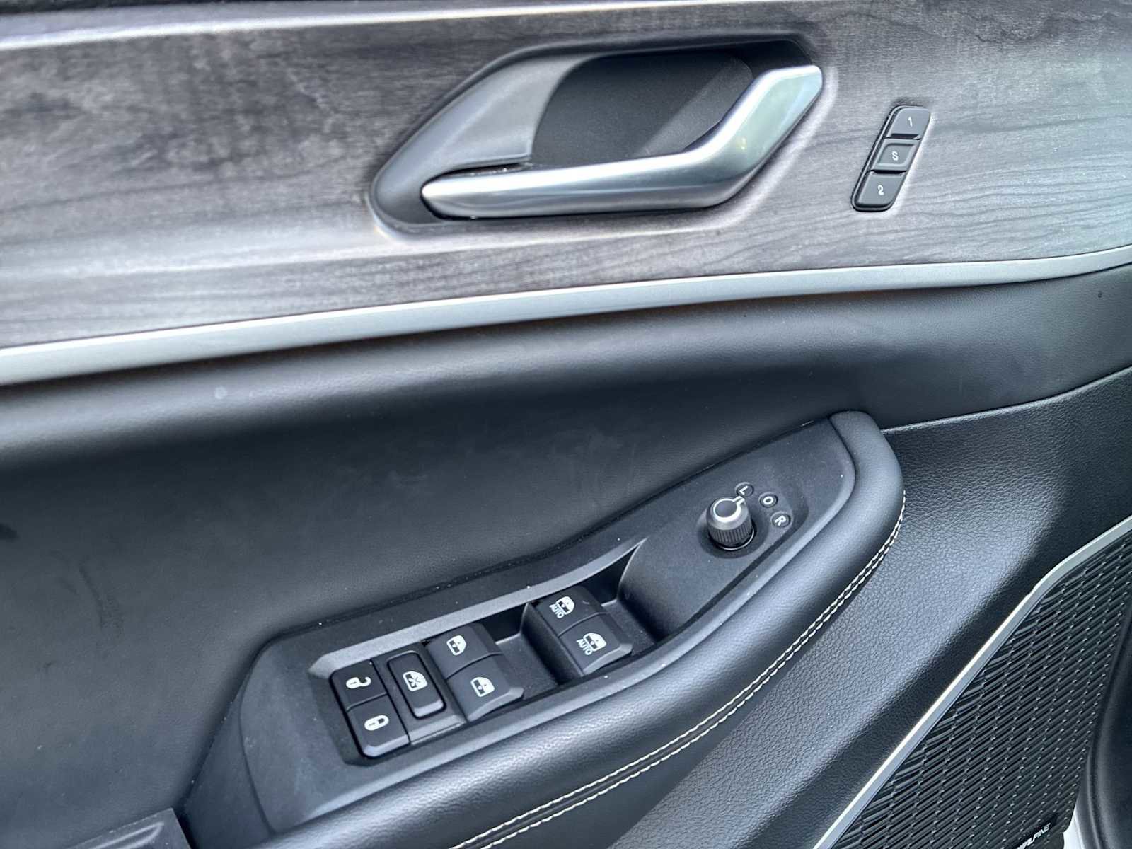 Used 2022 Jeep Grand Cherokee Limited 4xe image 24