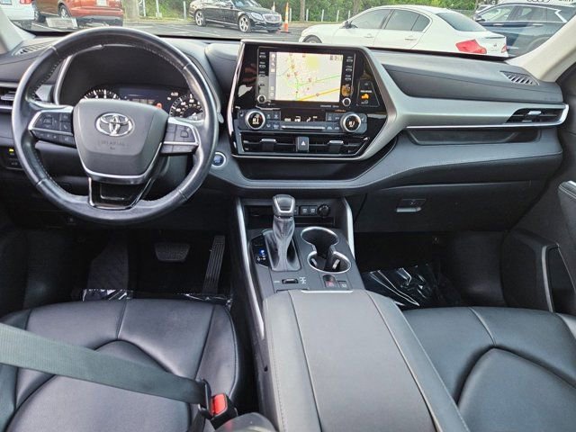 Used 2021 Toyota Highlander XLE AWD/4WD image 13