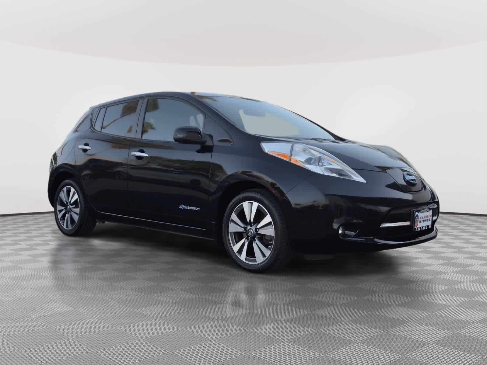 Used 2017 Nissan Leaf SL w/ Premium Package FWD image 3