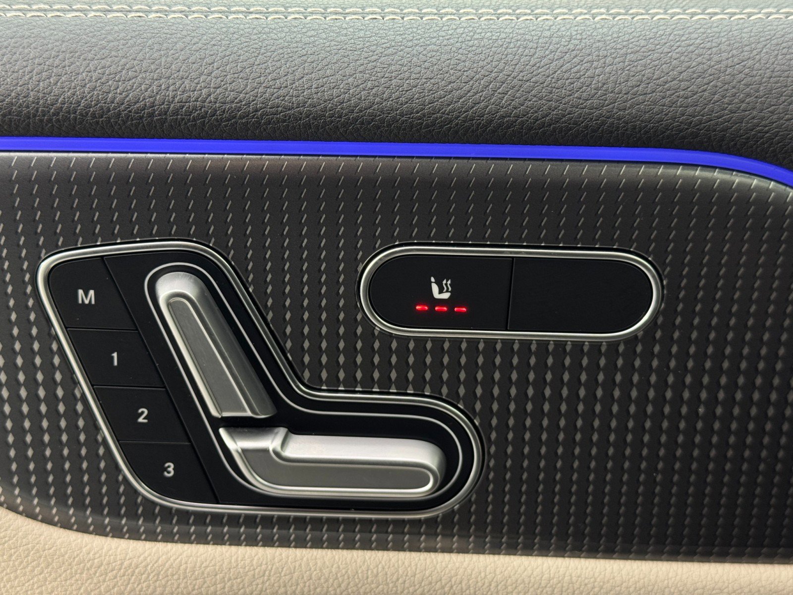 Used 2023 Mercedes-Benz EQB 250+ EQB 250+ w/ Exclusive Package image 15