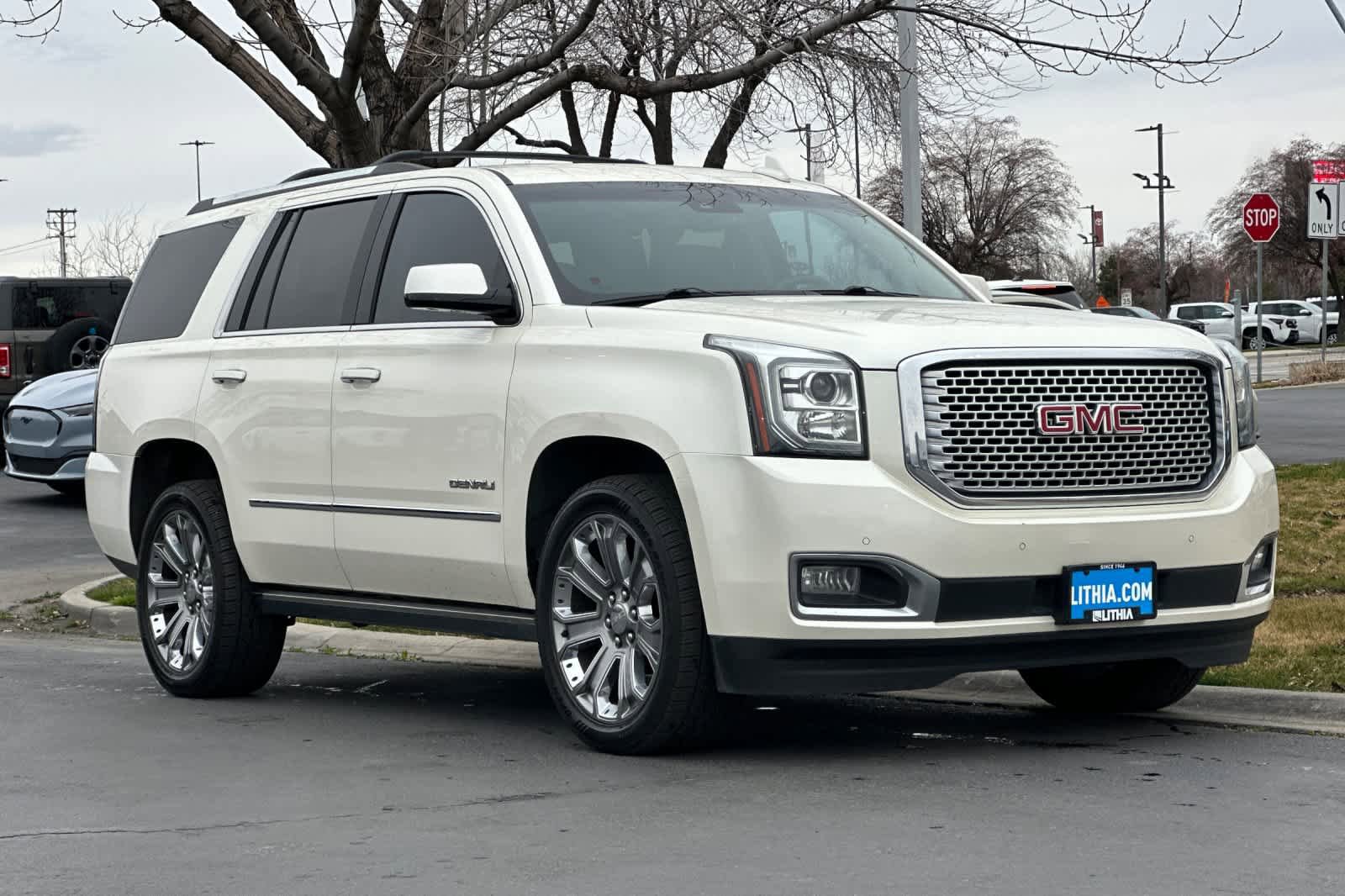 Used 2015 GMC Yukon Denali w/ Premium Package image 9