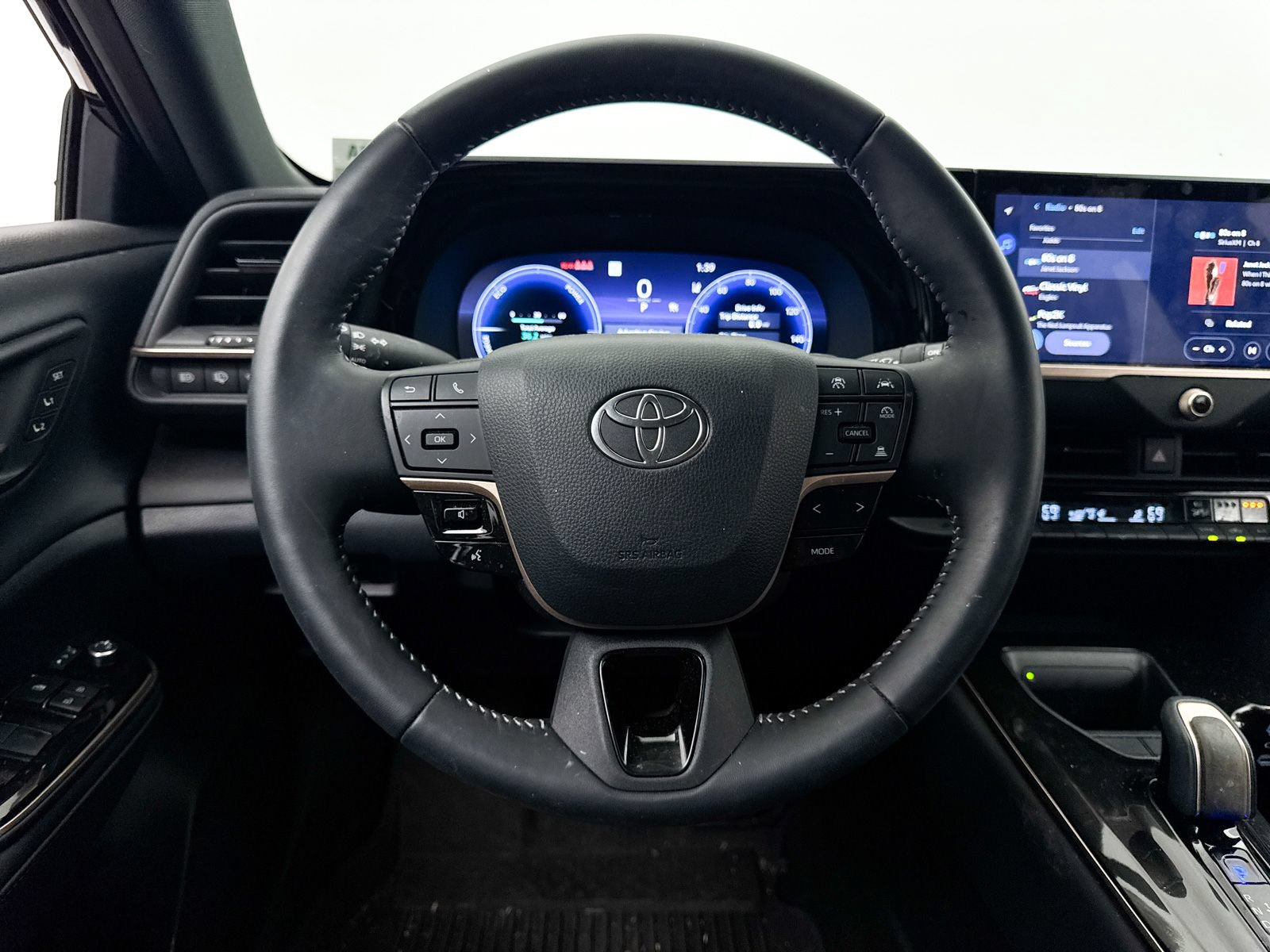 Used 2025 Toyota Crown Signia AWD/4WD image 26