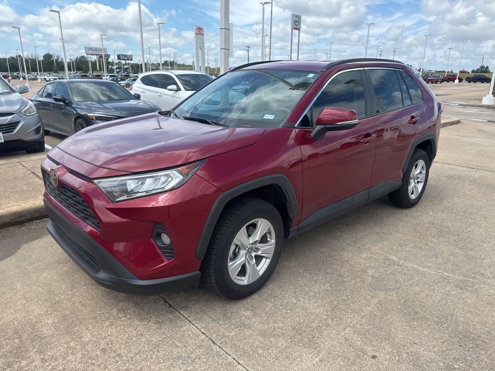 Used 2021 Toyota RAV4 XLE FWD image 2