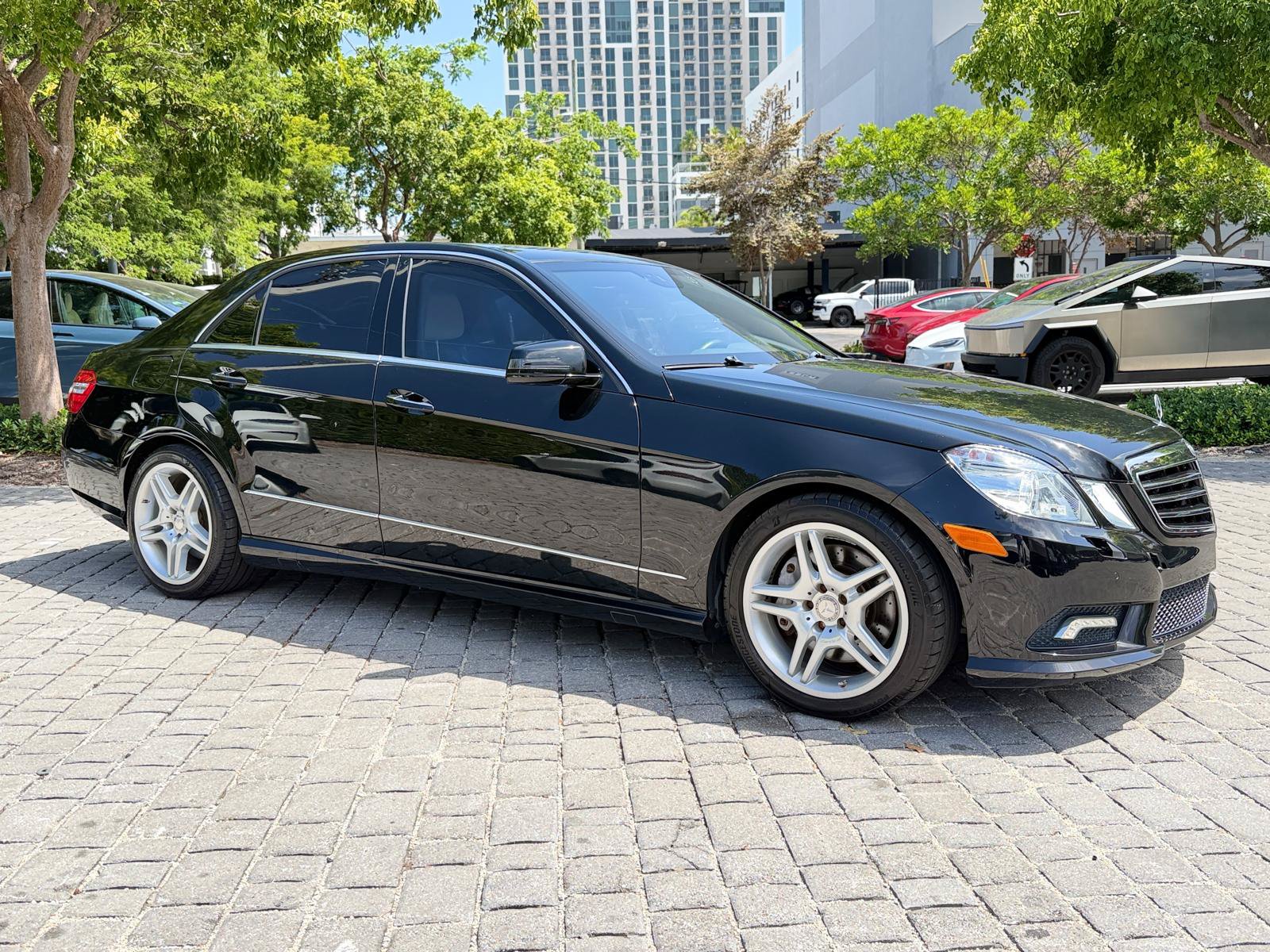 Used 2010 Mercedes-Benz E 550 Sedan image 6