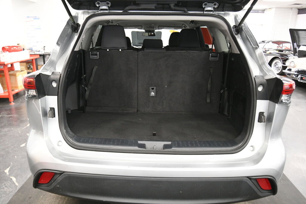 Used 2023 Toyota Highlander L FWD image 23