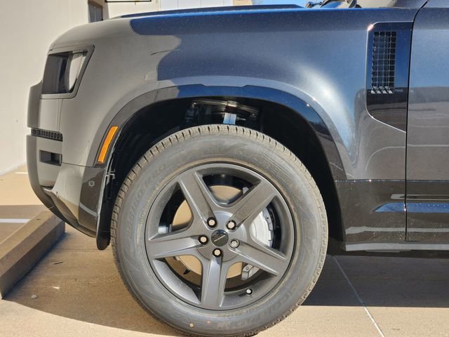 New 2026 Land Rover Defender 130 X-Dynamic SE image 6