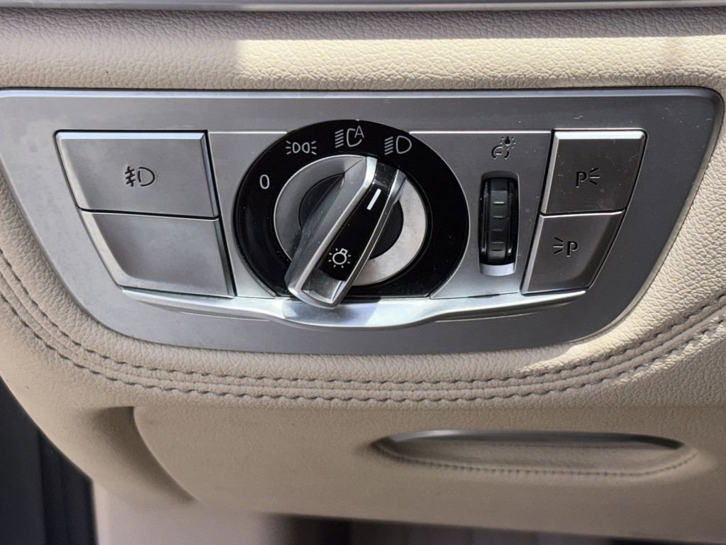 Used 2018 BMW 740i RWD image 29