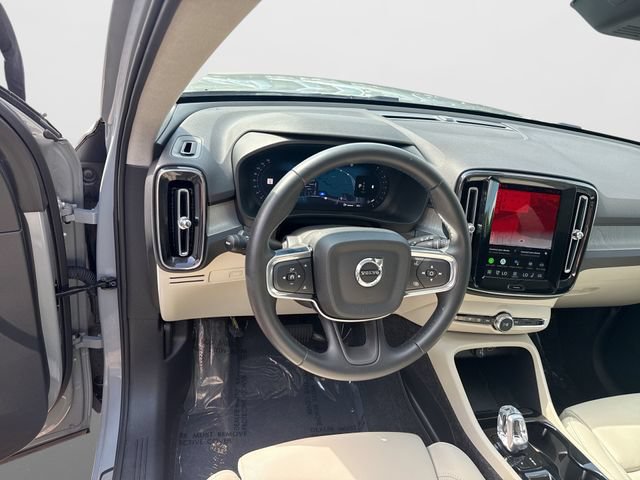 Certified 2026 Volvo XC40 B5 Plus AWD/4WD image 14