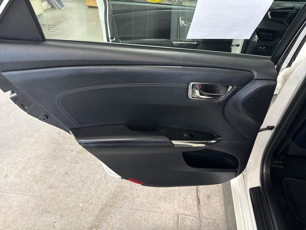 Used 2015 Toyota Avalon XLE FWD image 39