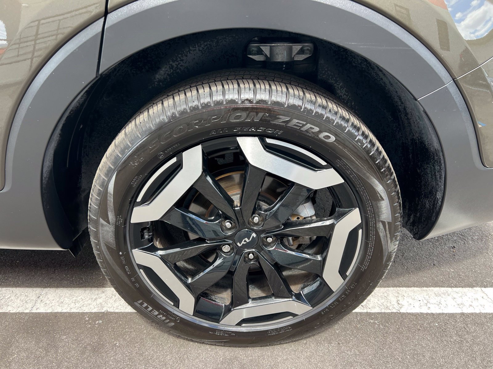 Used 2025 Kia Telluride EX w/ EX Captain's Chair Package FWD image 15