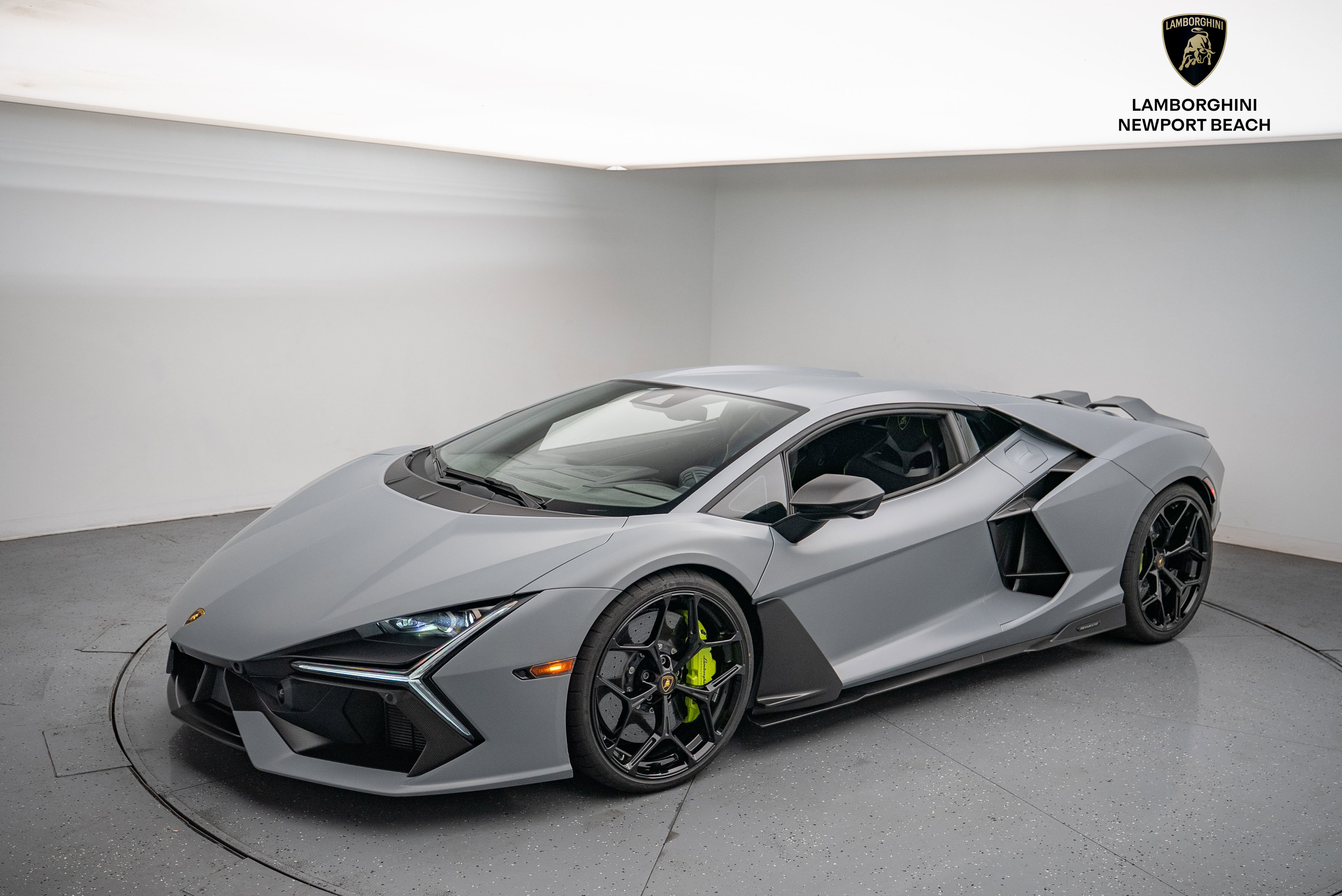 Used 2024 Lamborghini Revuelto image 16