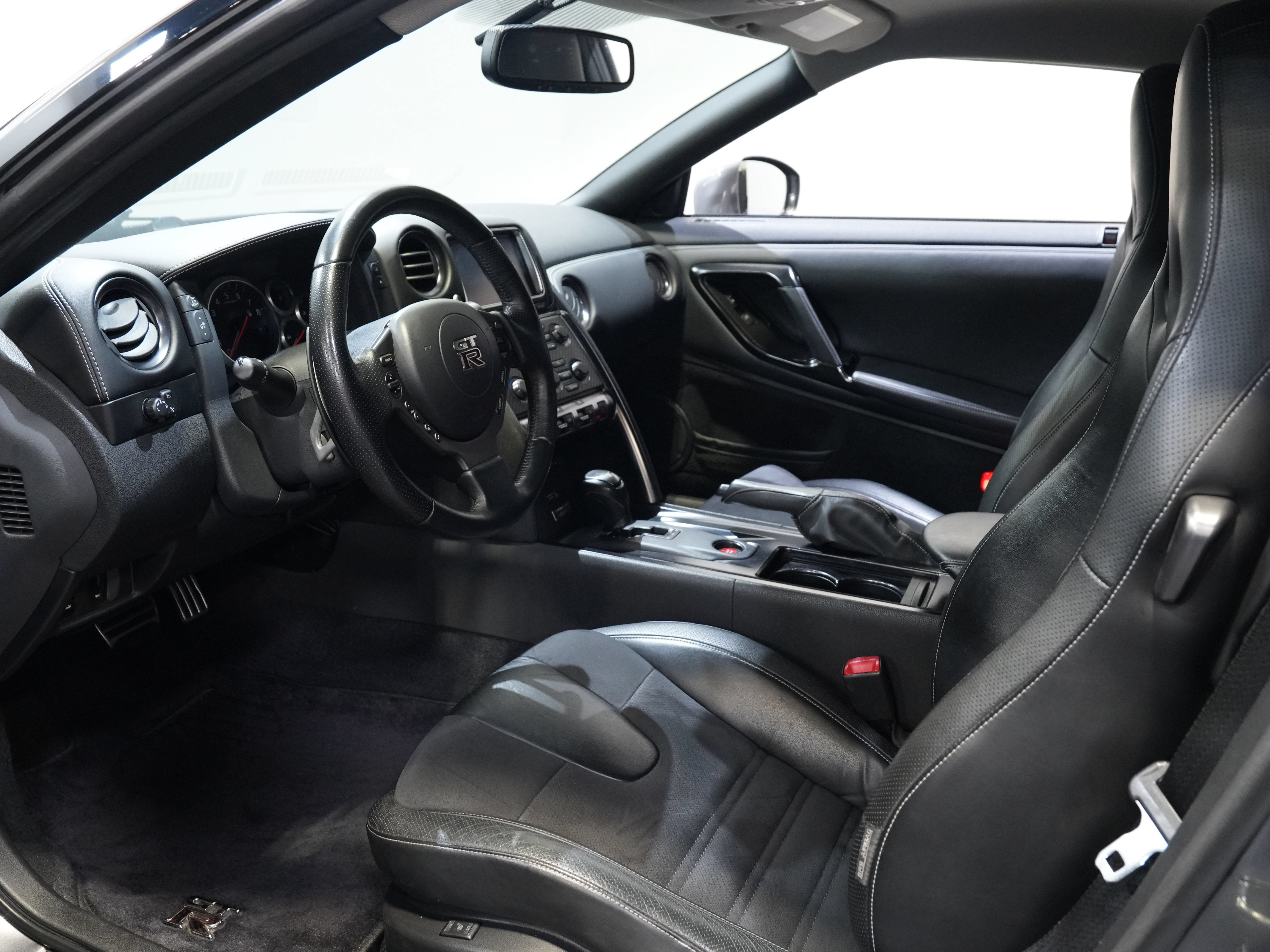 Used 2014 Nissan GT-R Premium AWD/4WD image 29