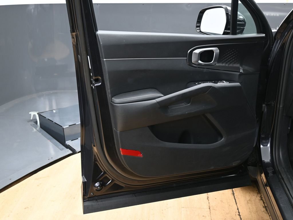 Used 2025 Kia Sorento S image 42