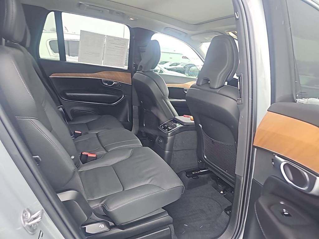 Used 2025 Volvo XC90 T8 Plus w/ Protection Package Premier image 25