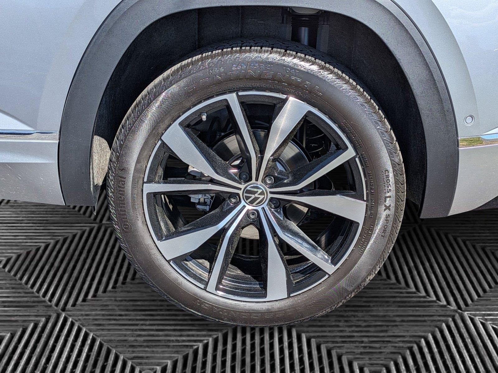 Used 2026 Volkswagen Atlas Cross Sport SEL Premium R-Line AWD/4WD image 9