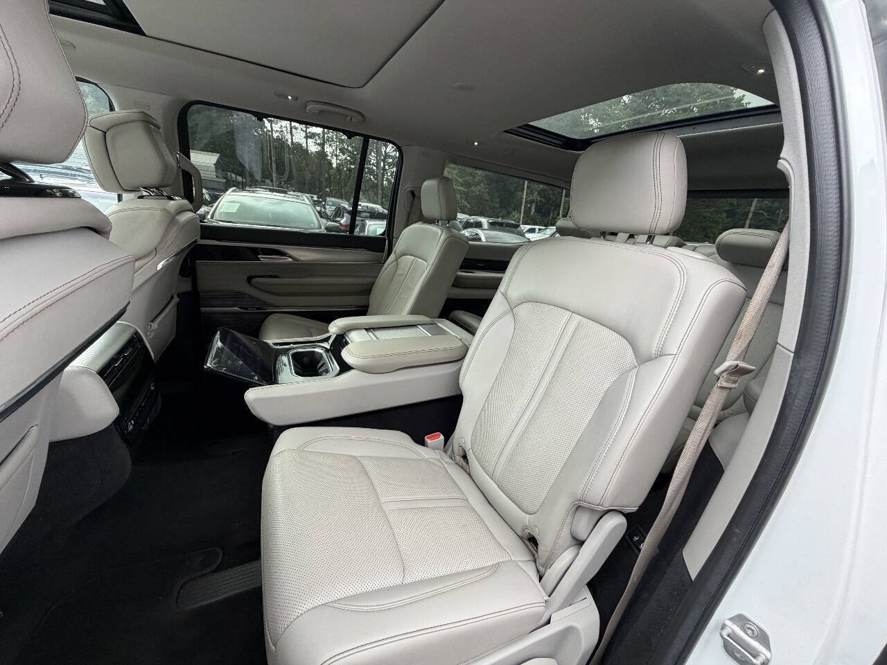 Used 2022 Jeep Grand Wagoneer Series I AWD/4WD image 16