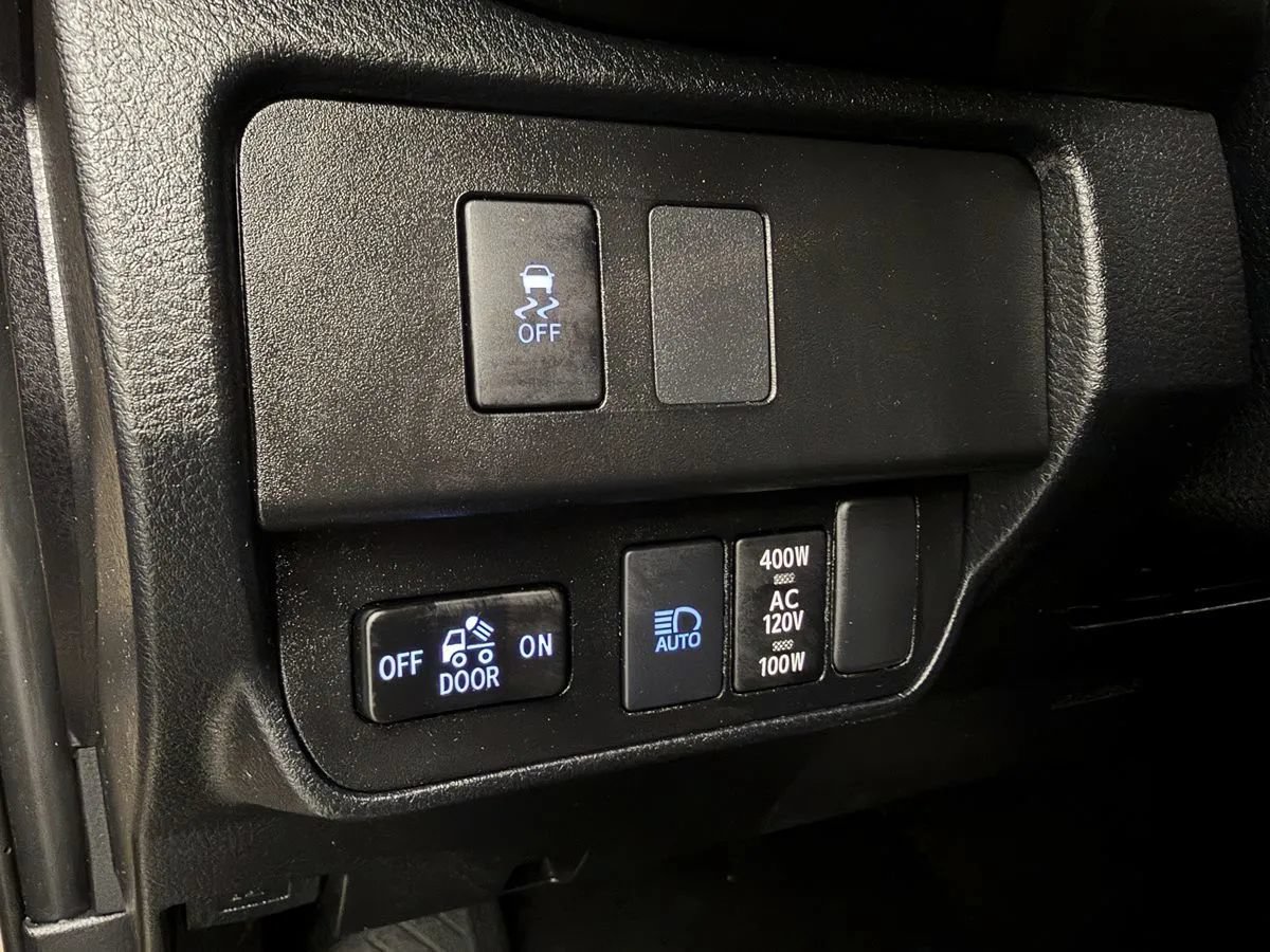 Used 2020 Toyota Tacoma TRD Off-Road AWD/4WD image 15